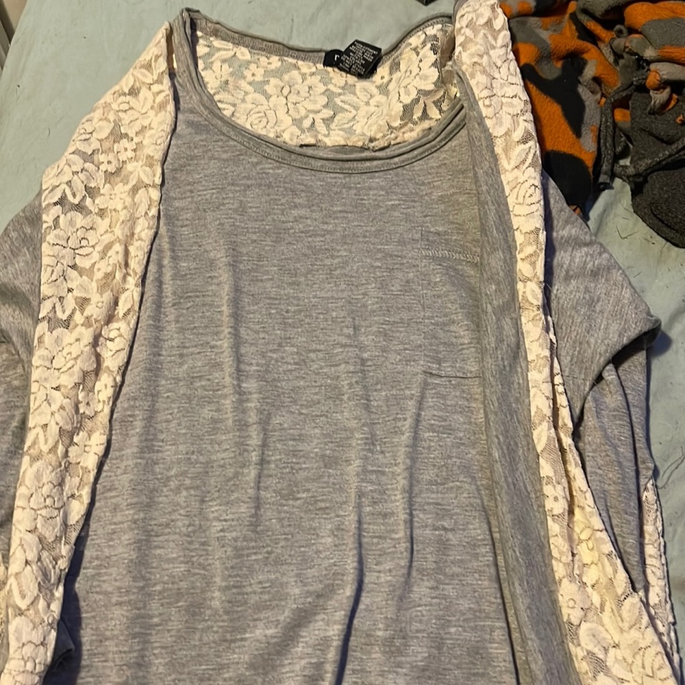shirt with pocket/ lace